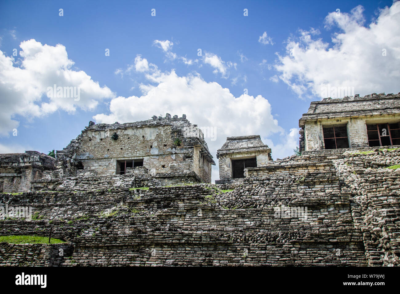 Palenque, Chiapas / Messico - 21/07/2019: dettaglio della archeologico pre ispanica sito Maya di Palenque in Chiapas, Messico Foto Stock