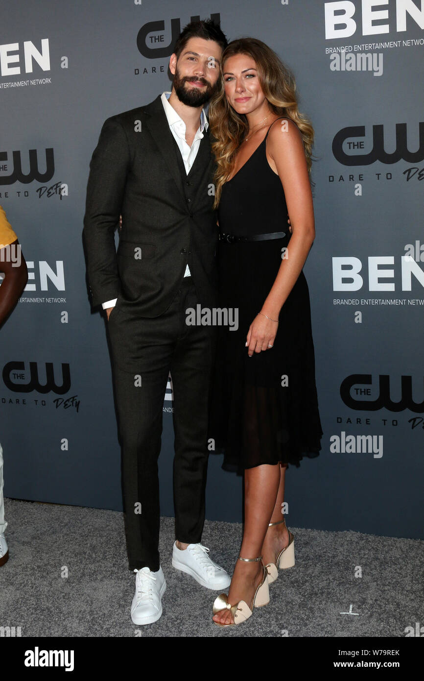 Agosto 4, 2019, Beverly Hills, CA, Stati Uniti d'America: LOS ANGELES - 4 agosto: Casey Deidrick, Perry Mattfeld presso il CW TCA Estate All-Star Party presso il Beverly Hilton Hotel il 4 agosto 2019 a Beverly Hills, CA (credito Immagine: © Kay Blake/ZUMA filo) Foto Stock