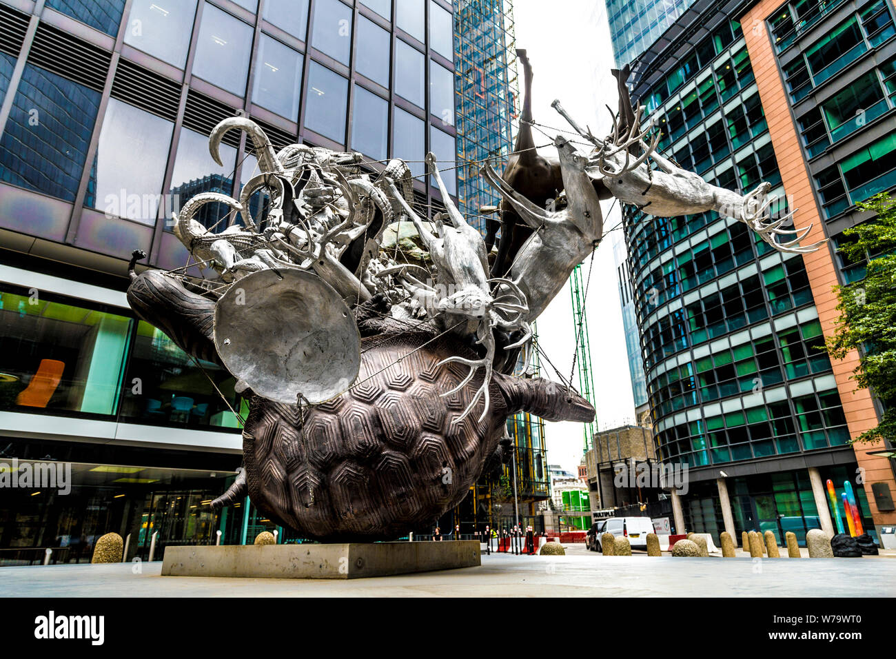 "Crocodylius Philodendrus' da Nancy Rubins, scultura nella città di Londra, Regno Unito Foto Stock