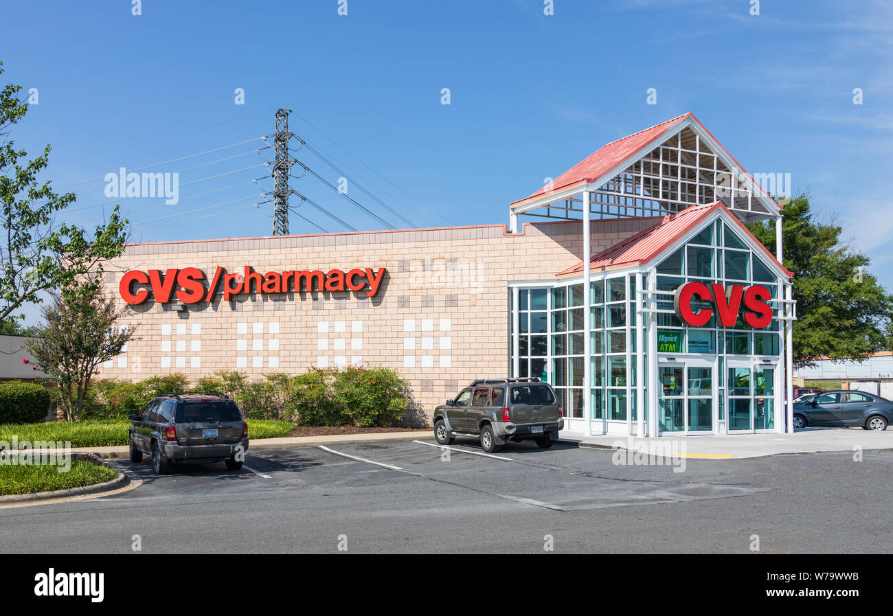 CHARLOTTE, NC, Stati Uniti d'America-28 Luglio 19: una moderna farmacia CVS edificio sul Sud Blvd, uno di oltre 9600 località. Foto Stock