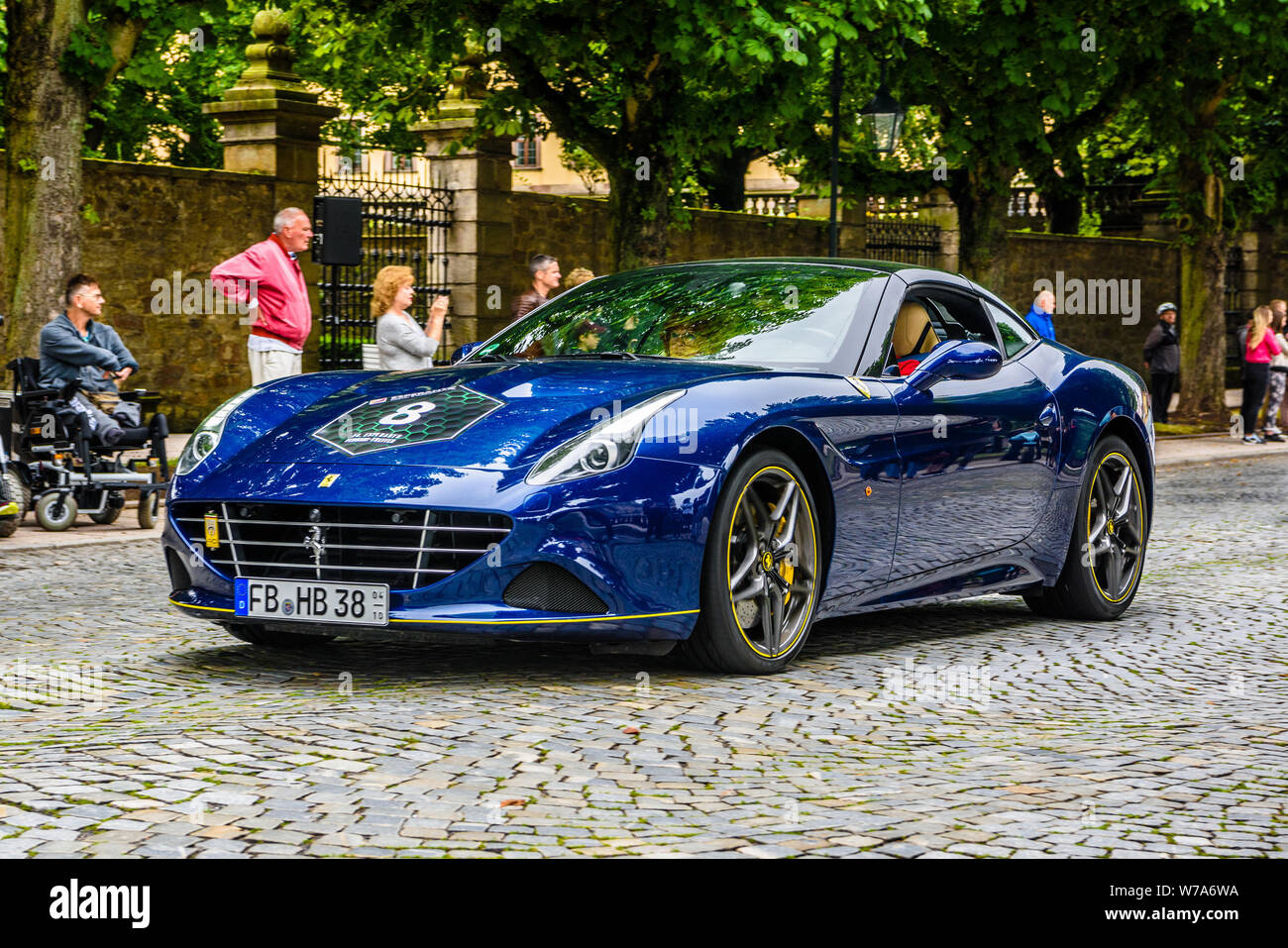 Germania, FULDA - LUG 2019: blu scuro Ferrari California tipo F149 è un  coupé gran turismo in auto sportiva prodotta dall'industria automobilistica  italiana Foto stock - Alamy