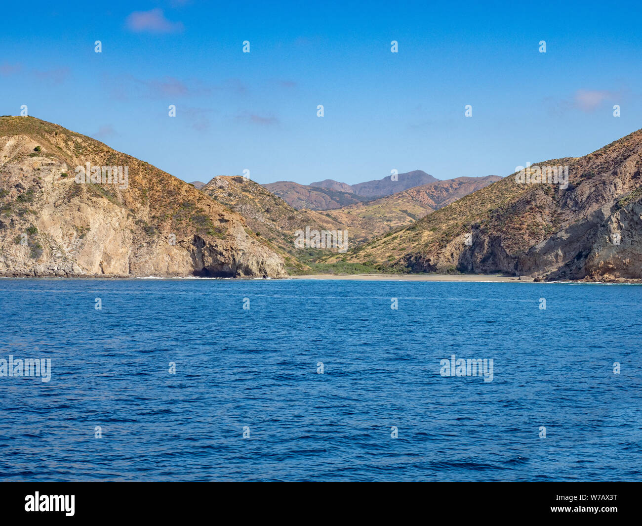 Isola di Santa Cruz, come si vede dall'oceano, il Parco Nazionale delle Channel Islands, Ventura, CALIFORNIA, STATI UNITI D'AMERICA Foto Stock