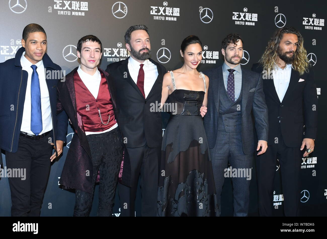 (Da sinistra) American fase attore Ray Fisher, attore e cantante Ezra Miller, attore e regista Ben Affleck, attrice israeliana e modello Gal Gadot, Britis Foto Stock