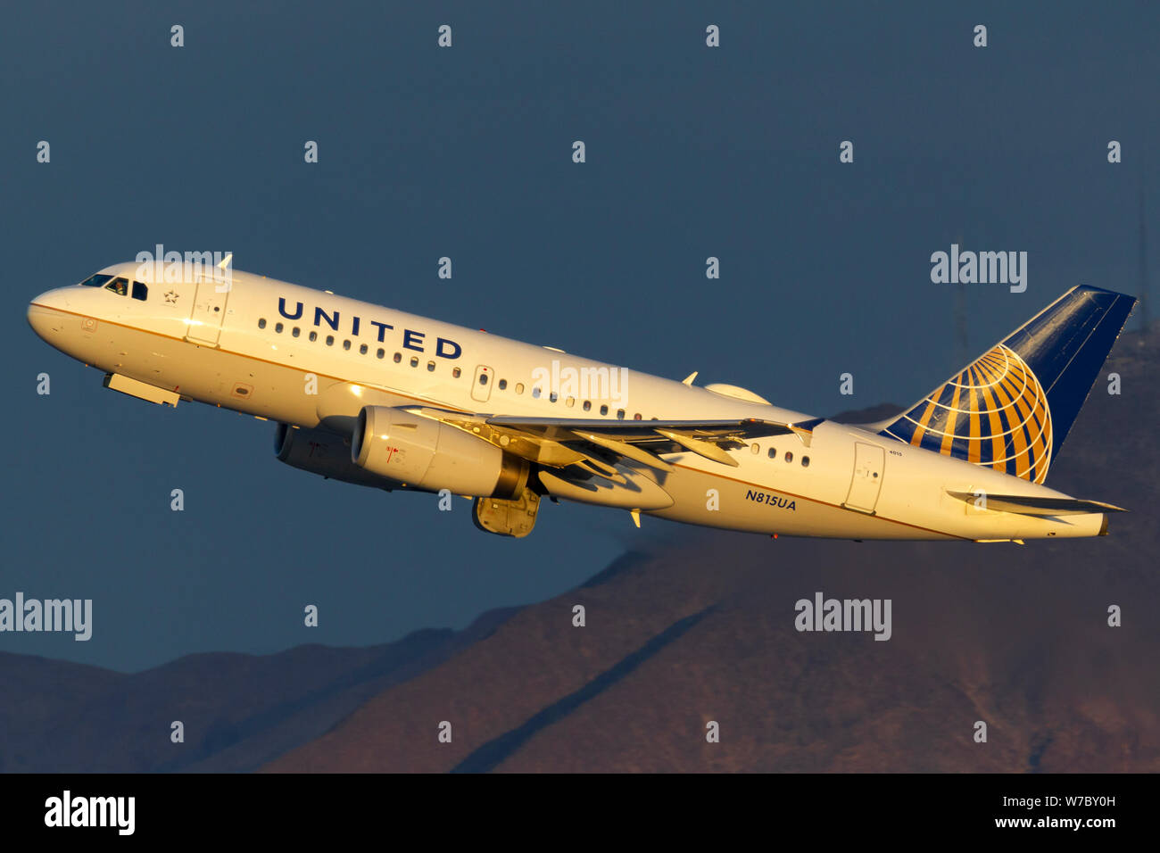 United Airlines Airbus A319 in partenza in aereo dall aeroporto internazionale di McCarran di Las Vegas. Foto Stock