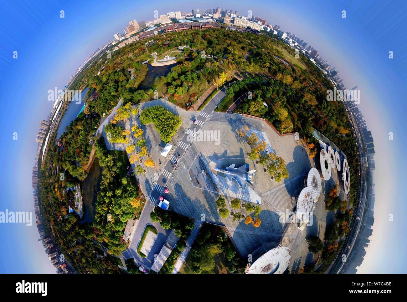 Vista aerea del modello a grandezza del J-20 Stealth Fighter Aircraft cinese di PLA (popoli dell Esercito di Liberazione) Air Force costruita dai militari cinesi Foto Stock