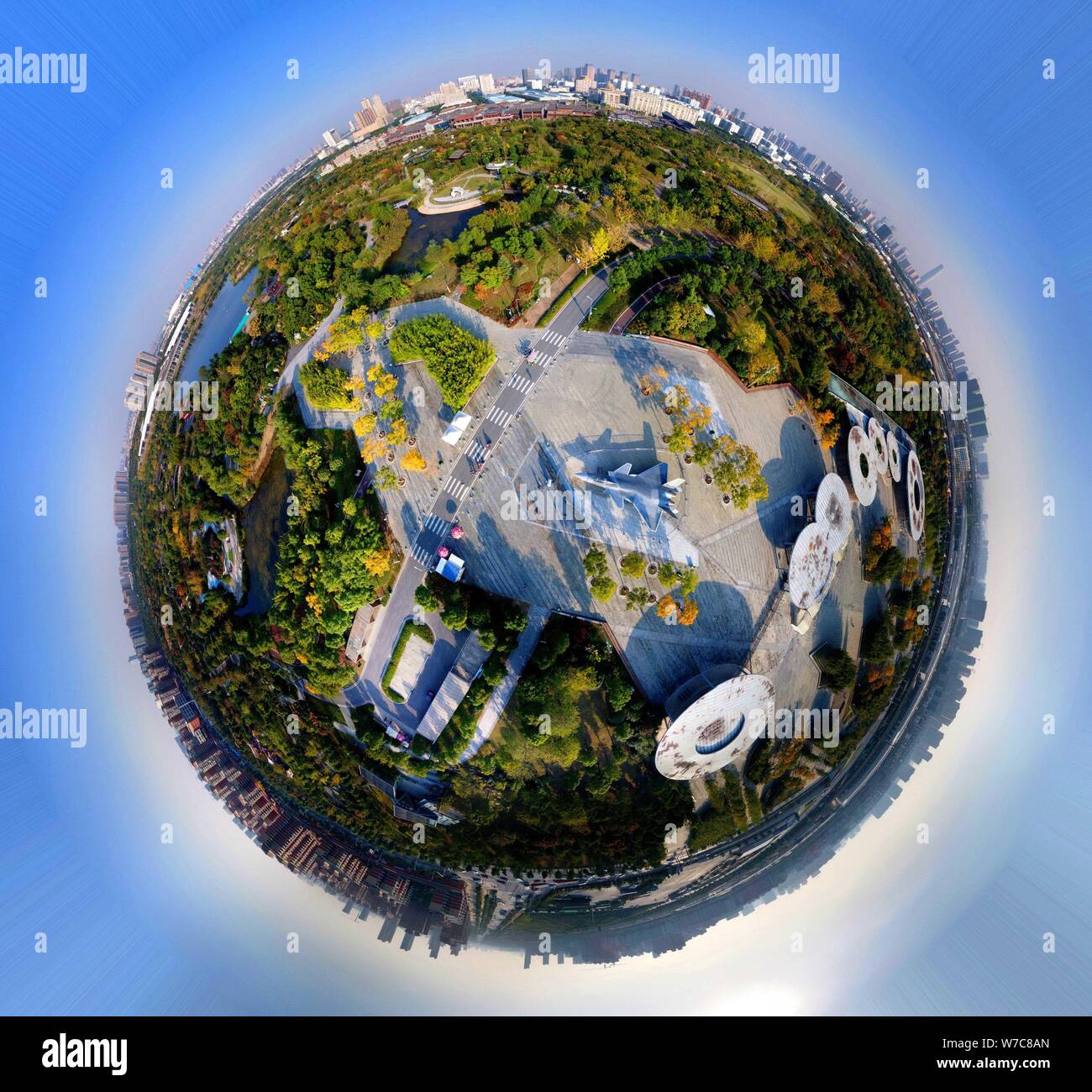 Vista aerea del modello a grandezza del J-20 Stealth Fighter Aircraft cinese di PLA (popoli dell Esercito di Liberazione) Air Force costruita dai militari cinesi Foto Stock