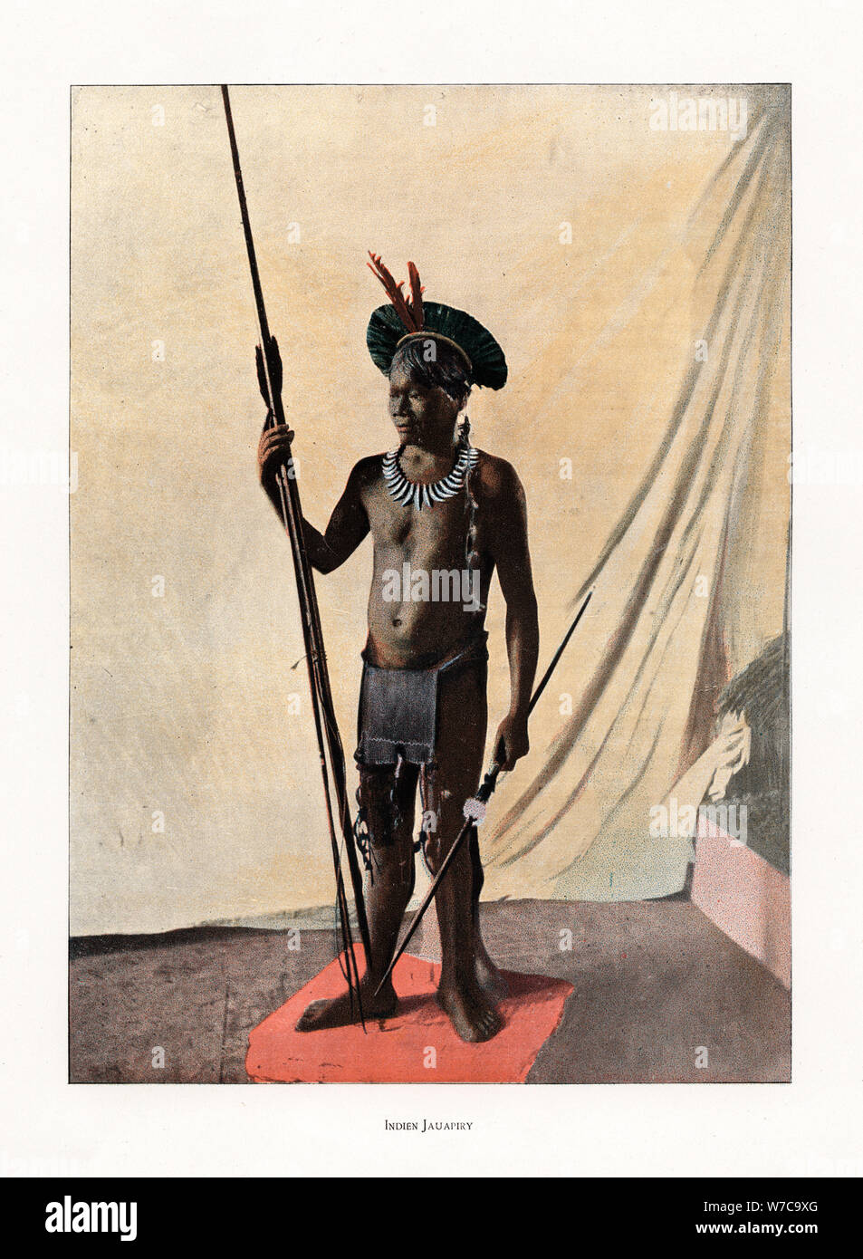 Jauapiry indiano con armi, Brasile, xix secolo. Artista: sconosciuto Foto Stock