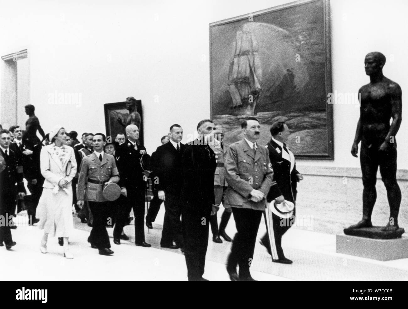 Hitler visitando il tedesco grande mostra d'arte. Foto Stock