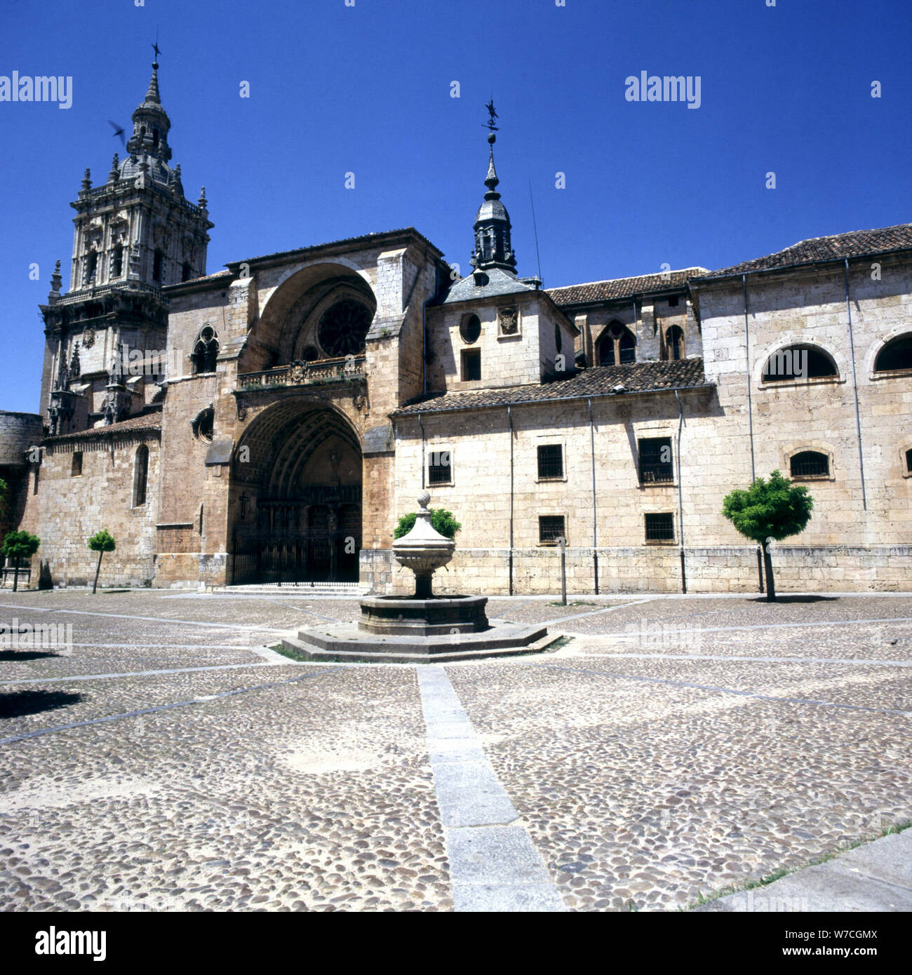 Facciata della cattedrale dell Assunzione a El Burgo de Osma. Foto Stock