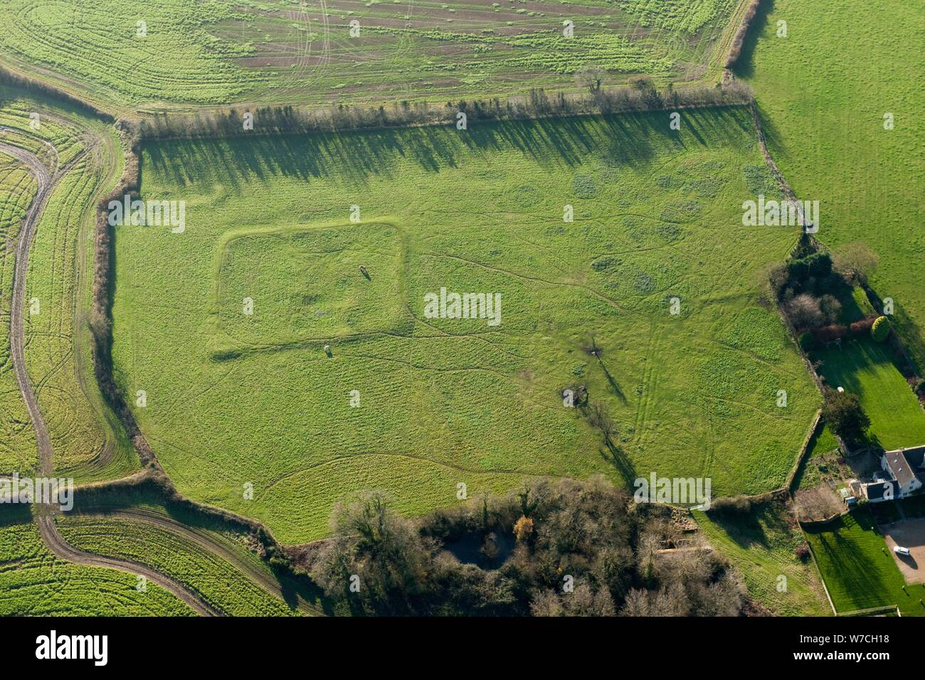Moated il sito associato, stagni e lavori di sterro, Gloucestershire, 2014. Creatore: Storico Inghilterra fotografo personale. Foto Stock