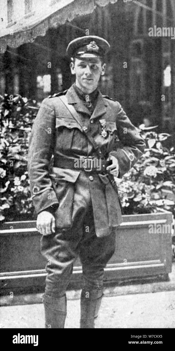 Flight-Lieutenant Rex Warneford VC, pilota britannico, 1915. Artista: sconosciuto Foto Stock