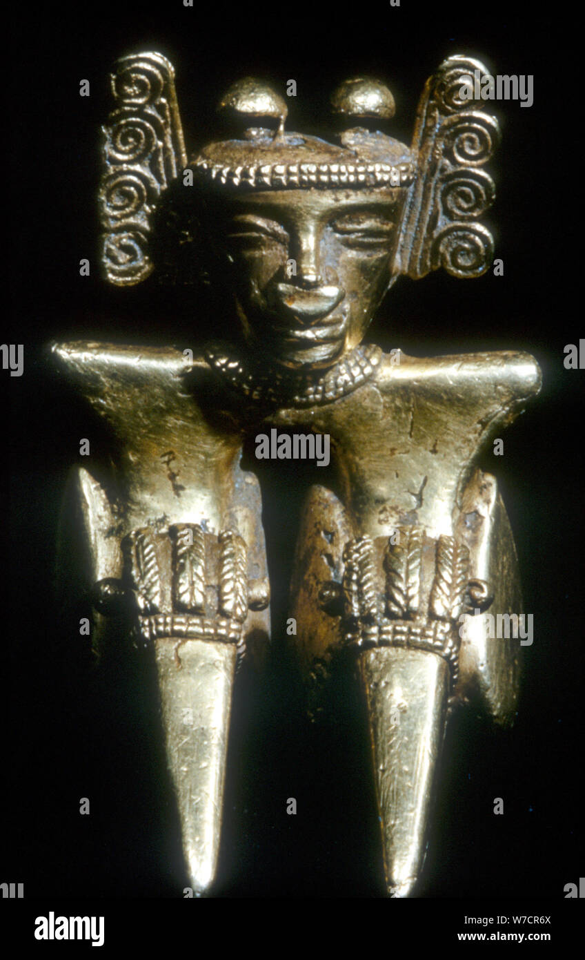Oro precolombiana figura seduta, Quimbaya, Colombia, pre XIV-XV secolo. Artista: sconosciuto Foto Stock