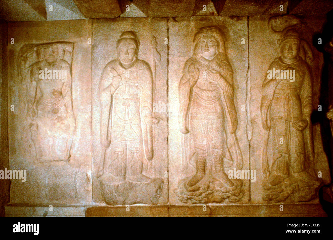 Il carving in una grotta santuario, Sokkuram, vicino Kyongju, Corea del Sud. Artista: sconosciuto Foto Stock