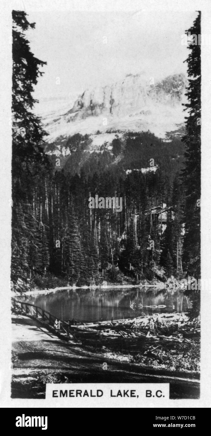 Il Lago di Smeraldo vicino campo, British Columbia, Canada, c1920s. Artista: sconosciuto Foto Stock