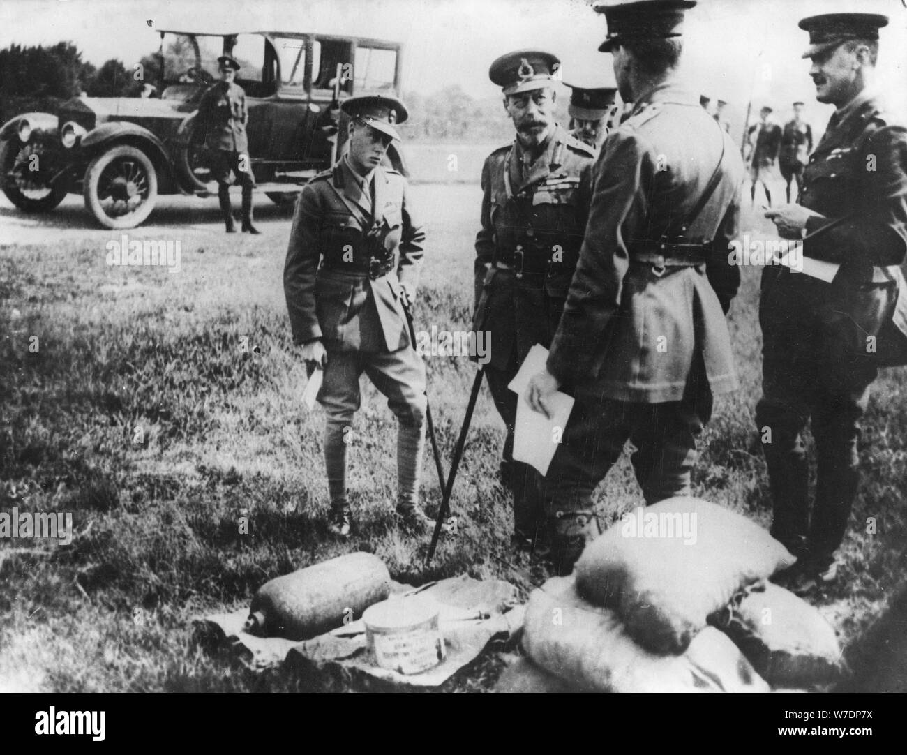 Re Giorgio V e la Edward, Principe di Galles nella parte anteriore, la Francia, la guerra mondiale I, 1914-1918. Artista: sconosciuto Foto Stock
