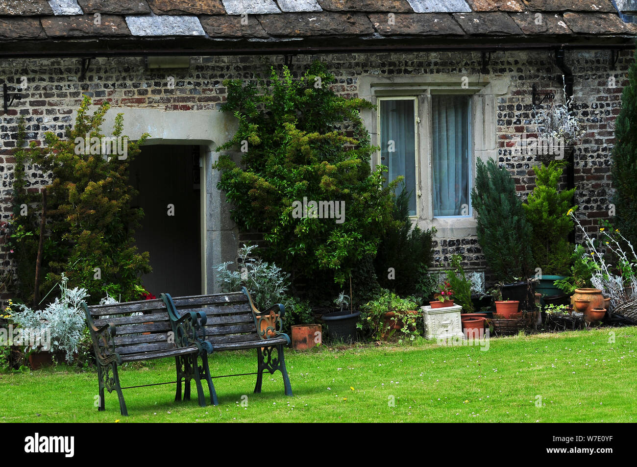 Vecchia casa alms a Milton Abbas village, Dorset, Inghilterra Foto Stock