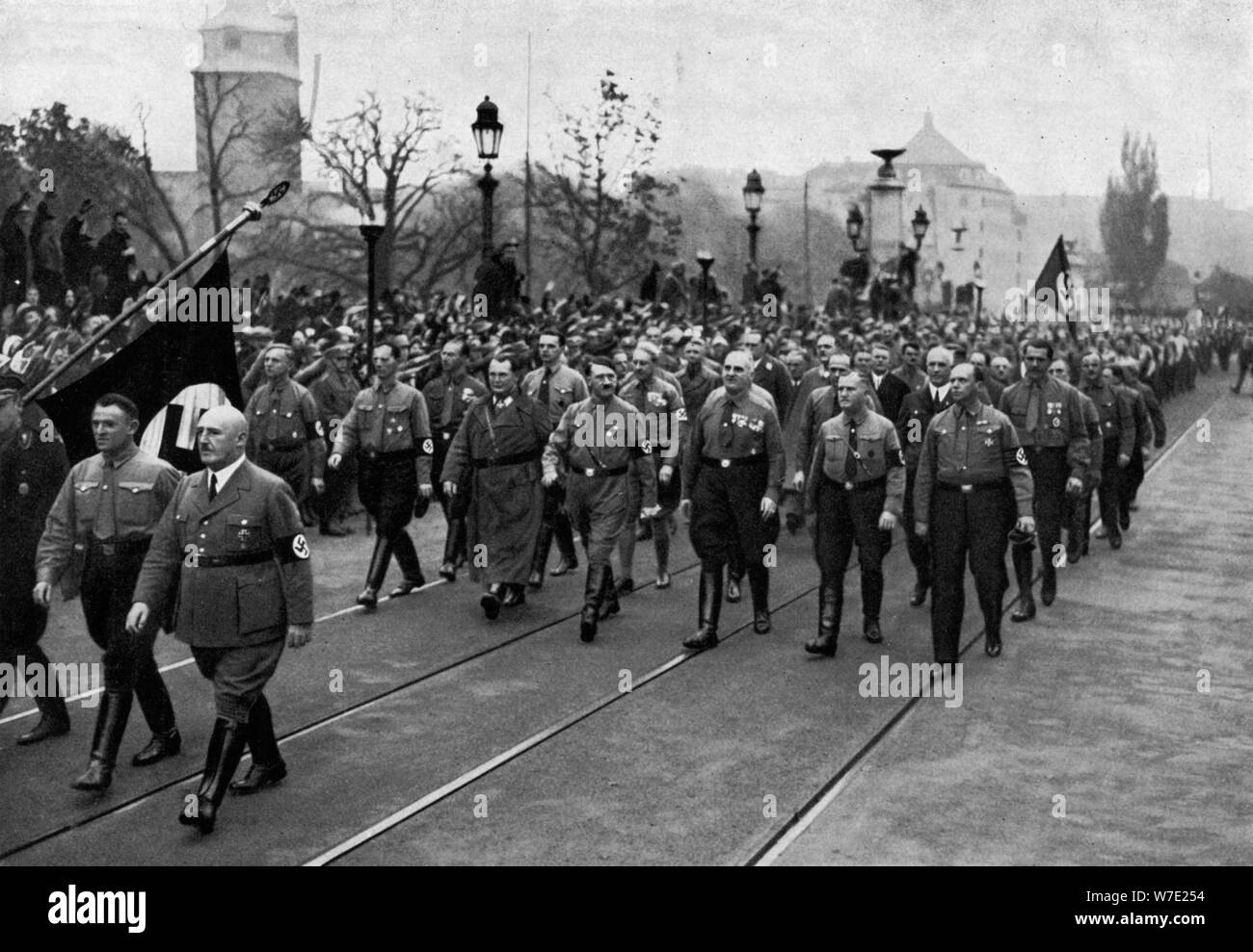 Parata nazista, Monaco di Baviera, Germania, 1934. Artista: sconosciuto Foto Stock