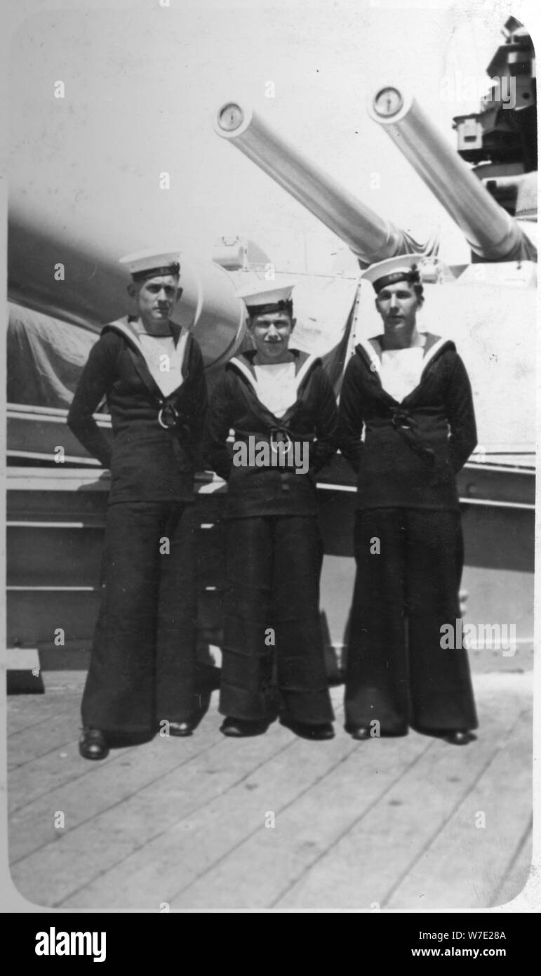 "Ted e pals', tre Royal Navy i marinai a bordo di una nave da guerra, c1920s-c1930s(?). Artista: sconosciuto Foto Stock