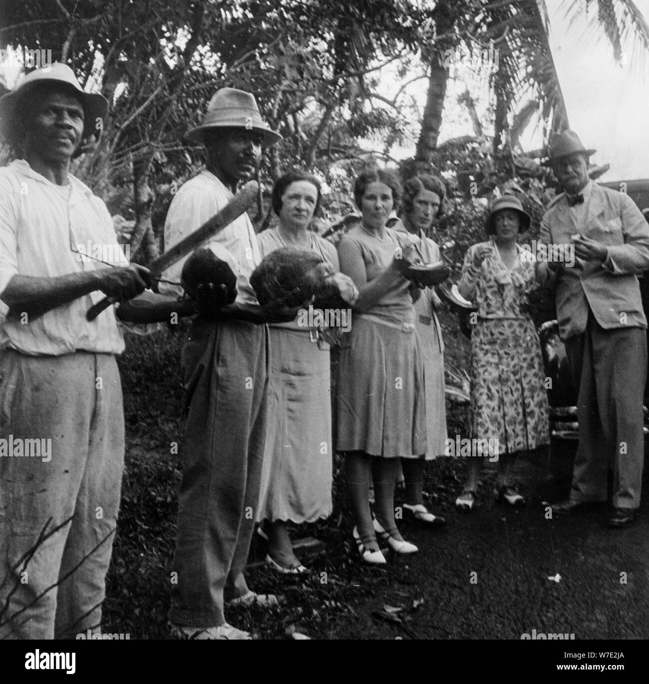 I turisti durante una sosta sul ciglio della strada, St Vincent, 1931. Artista: sconosciuto Foto Stock