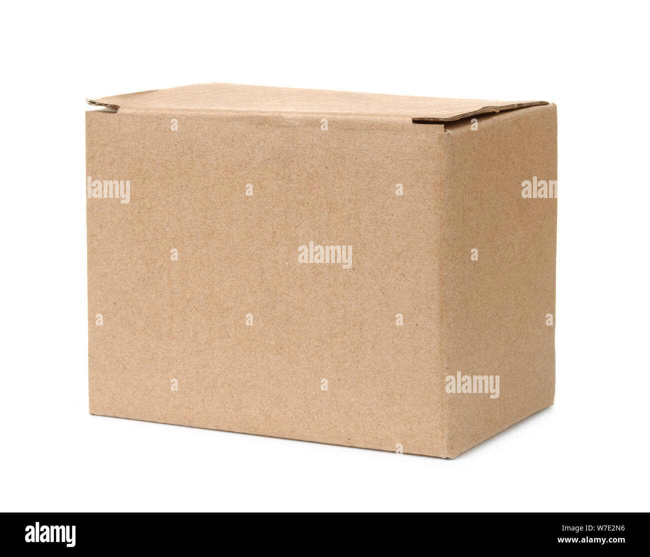 Bianco marrone chiusa la scatola di cartone isolato su bianco Foto Stock