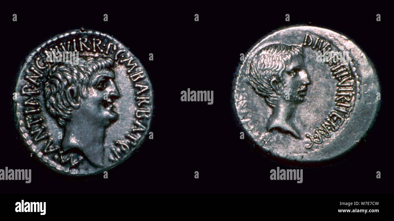 Tardo repubblicana denarii con Marco Antonio e Cesare Augusto del I secolo A.C. Artista: sconosciuto Foto Stock