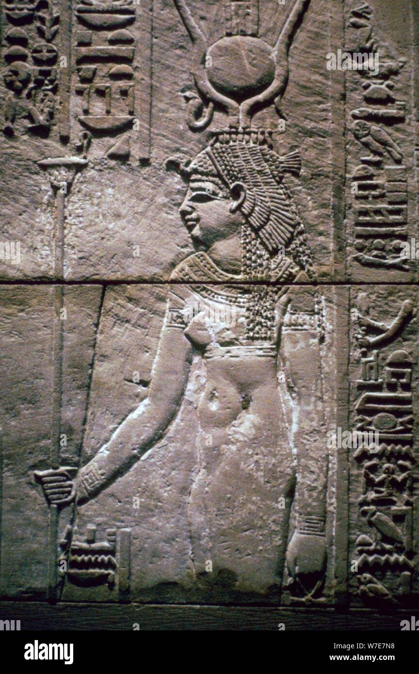 Rilievo egiziana della dea Iside. Artista: sconosciuto Foto Stock