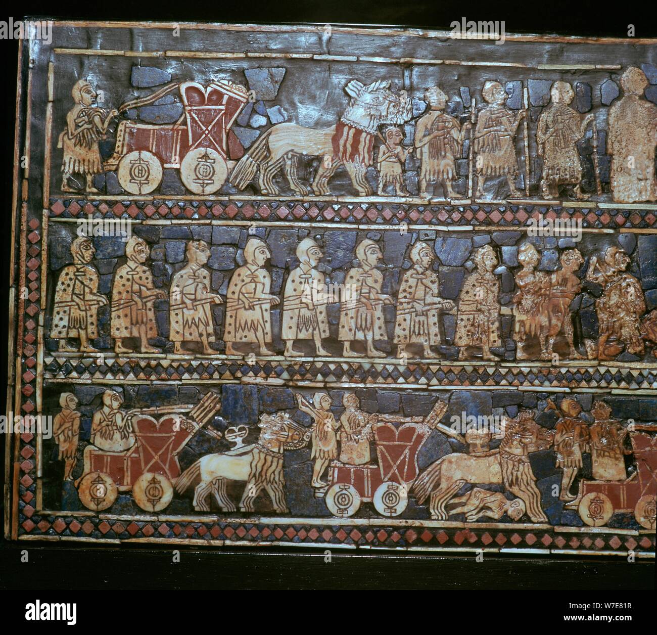 Dettaglio di standard di Ur, mostrando i carri e soldati, Iraq meridionale, circa 2600-2400 A.C. Artista: sconosciuto Foto Stock