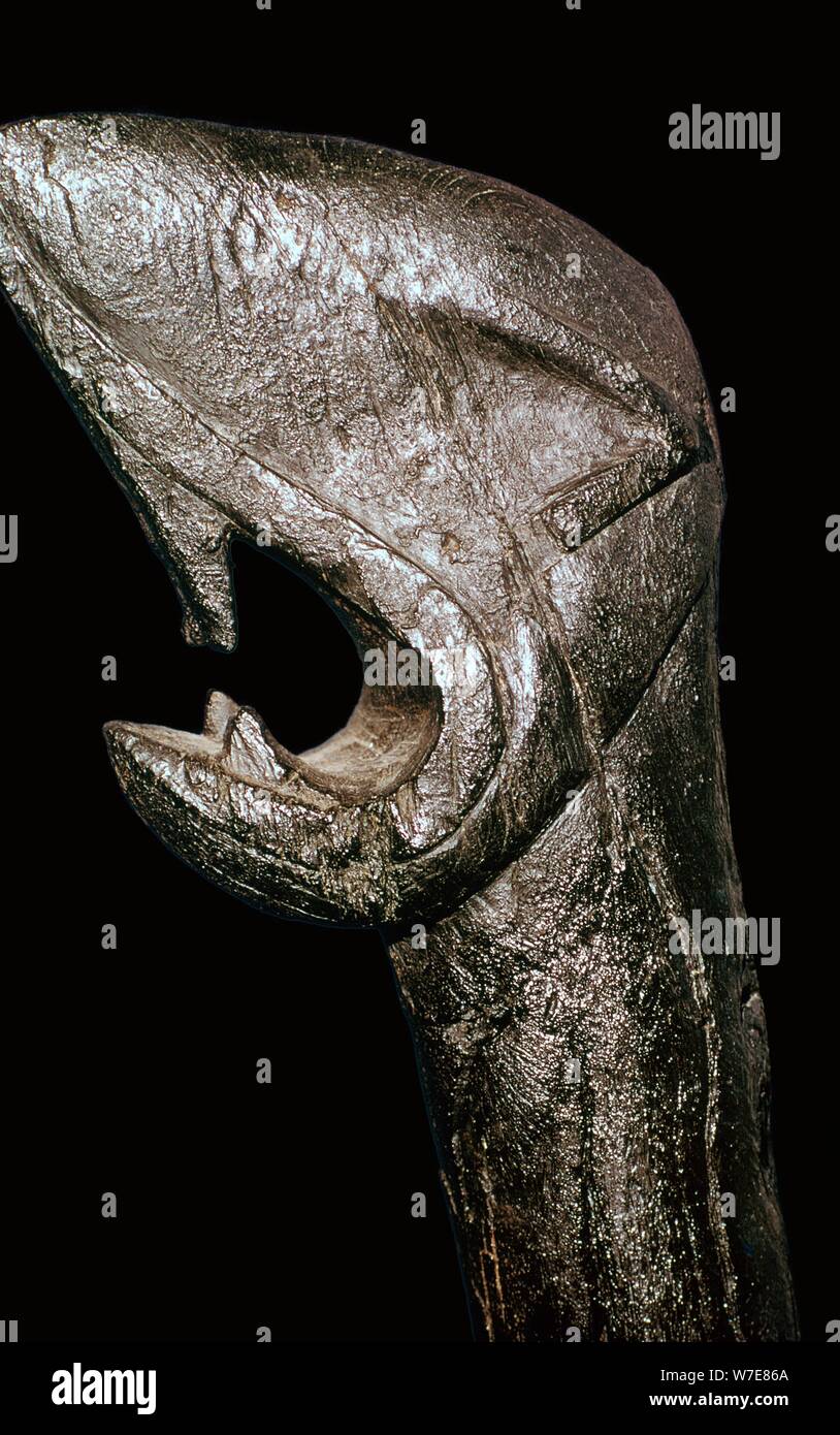 Pre-Viking testa di un mostro marino, probabilmente dalla prua di una nave. Artista: sconosciuto Foto Stock