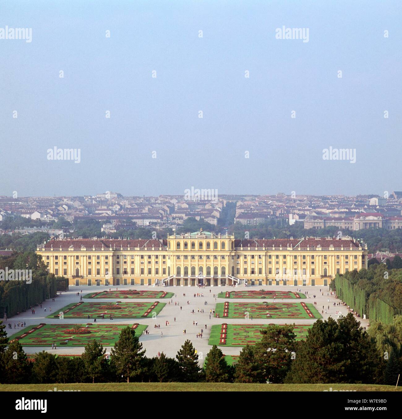 Palazzo di Schonbrunn a Vienna, xvii secolo. Artista: sconosciuto Foto Stock