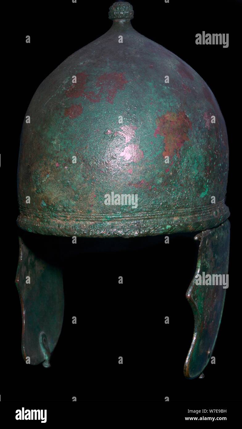 Inizio di un elmo romano, del IV secolo A.C. Artista: sconosciuto Foto Stock