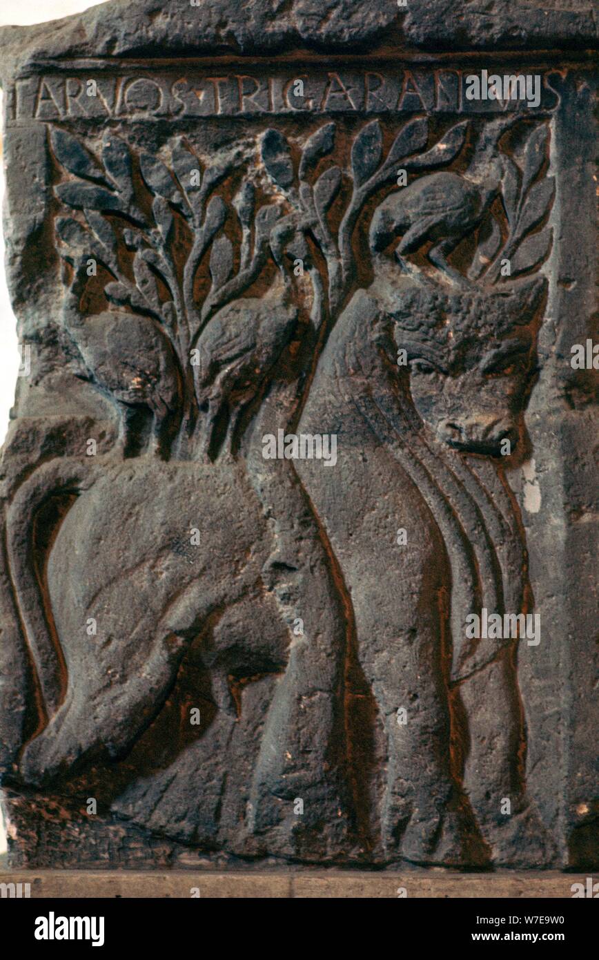 Rappresentazione di una divinità celtica, un toro con tre gru, 1 ° secolo. Artista: sconosciuto Foto Stock