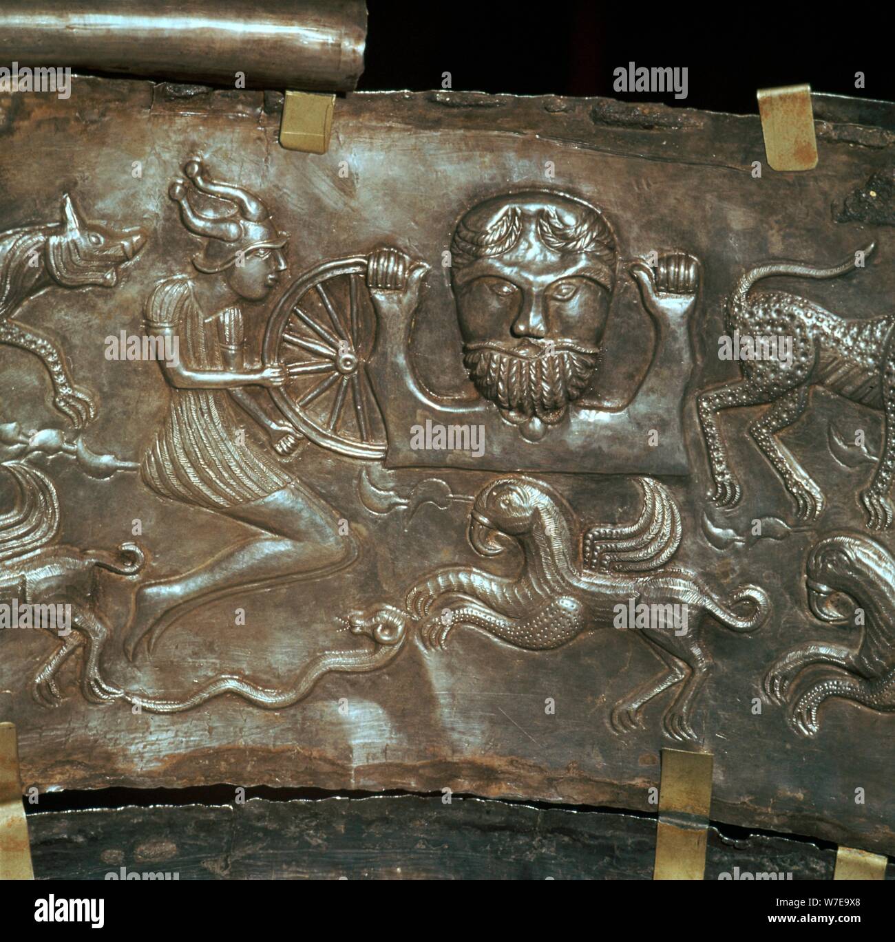Dettaglio dal celtico Gundestrop Calderone, 3° secolo. Artista: sconosciuto Foto Stock