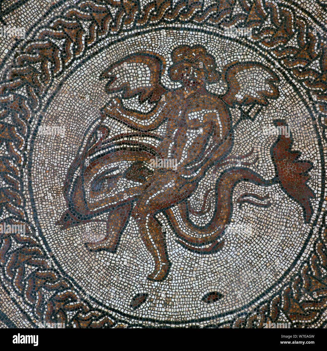 Dettaglio di un romano pavimento a mosaico che mostra Cupido su un delfino, 1 ° secolo. Artista: sconosciuto Foto Stock