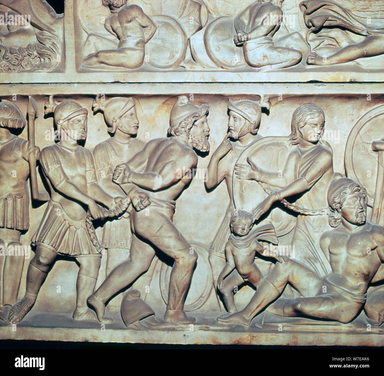 Fregio di soldati romani con prigionieri barbari. Artista: sconosciuto Foto Stock