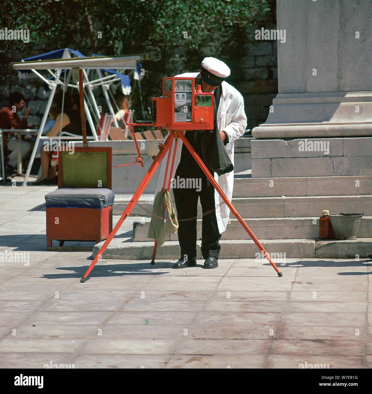 Scena di strada in Atene. Artista: sconosciuto Foto Stock