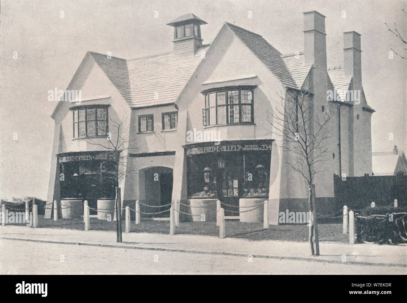 Bournville: due dei negozi del villaggio, da WA Harvey, c1900 (1901-1902). Artista: sconosciuto. Foto Stock
