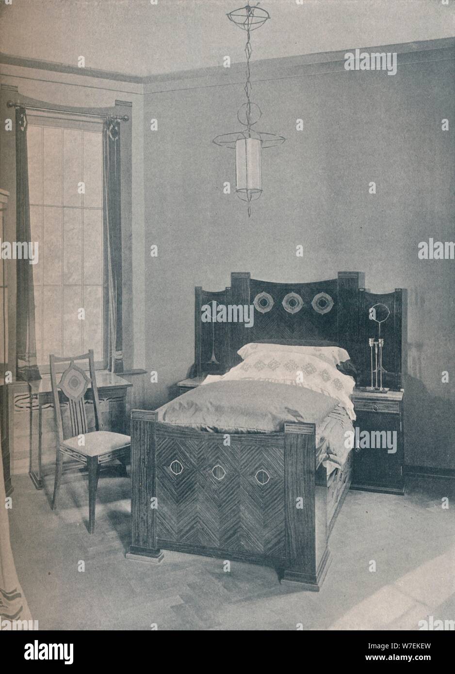 Un letto per bambino progettato da Peter Behrens, eseguita da TD Heymann, 1901. Artista: sconosciuto. Foto Stock