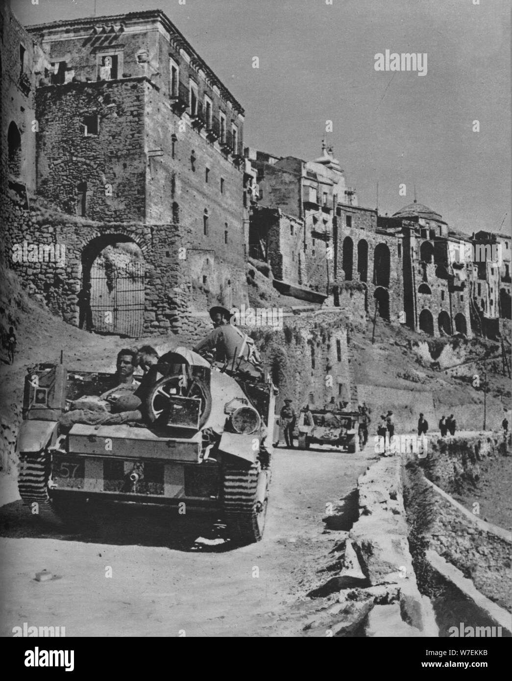 'Sicilian roccaforte di montagna Stormed', 1943. Artista: sconosciuto. Foto Stock