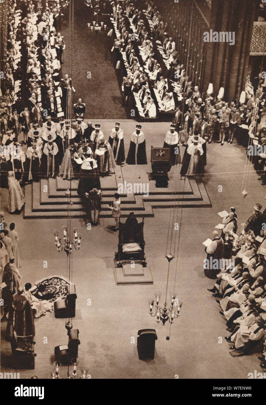 " Il Duca di Kent rende omaggio al recentemente incoronato re George VI', 1937. Artista: sconosciuto. Foto Stock