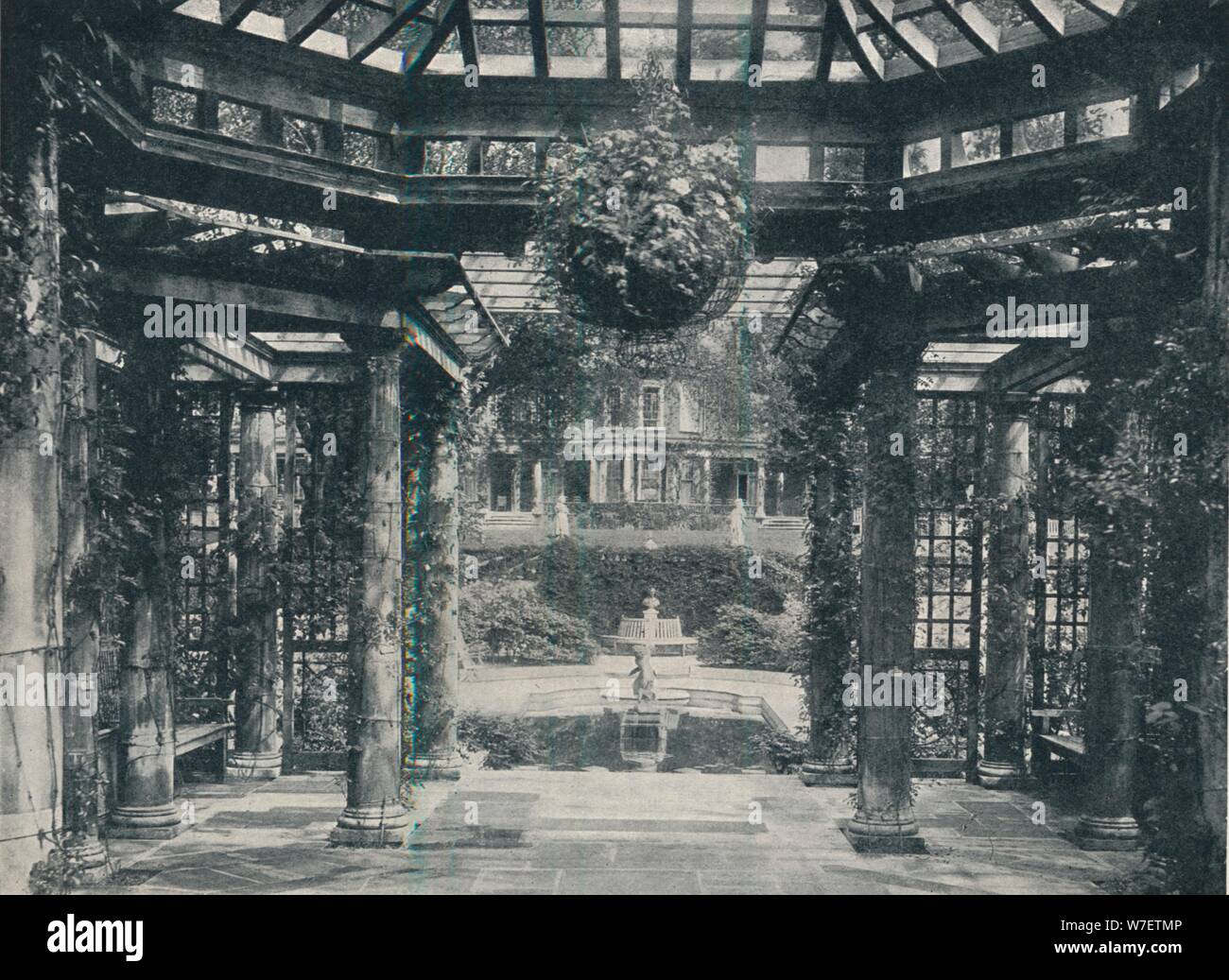 "La Pergola", c1900. Artista: Horatio Nelson Re. Foto Stock