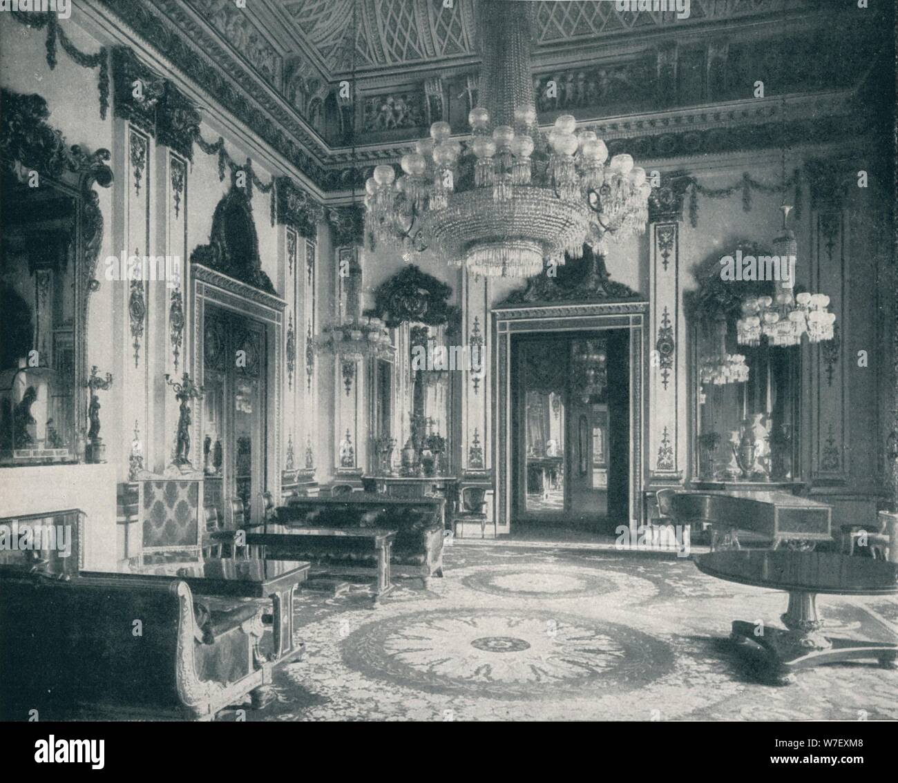 'Il Bianco Drawing-Room a Buckingham Palace', c1899, (1901). Artista: HN Re. Foto Stock
