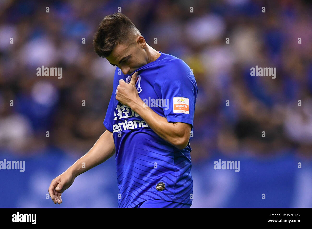 Il calcio italiano player Stephan El Shaarawy di Shanghai Groenlandia Shenhua reagisce come egli compete contro Wuhan Zall nel loro ventunesimo partita durante il 2019 Chinese Football Association Super League (CSL) in Cina a Shanghai, 2 agosto 2019. Shanghai Groenlandia Shenhua giocato disegnare a Wuhan Zall 2-2. Foto Stock Il calcio italiano player Stephan El Shaarawy di Shanghai Groenlandia Shenhua reagisce come egli compete contro Wuhan Zall nel loro ventunesimo partita durante il 2019 Chinese Football Association Super League (CSL) in Cina a Shanghai, 2 agosto 2019. Shanghai Groenlandia Shenhua giocato disegnare a Wuhan Zall 2-2. Foto Stock