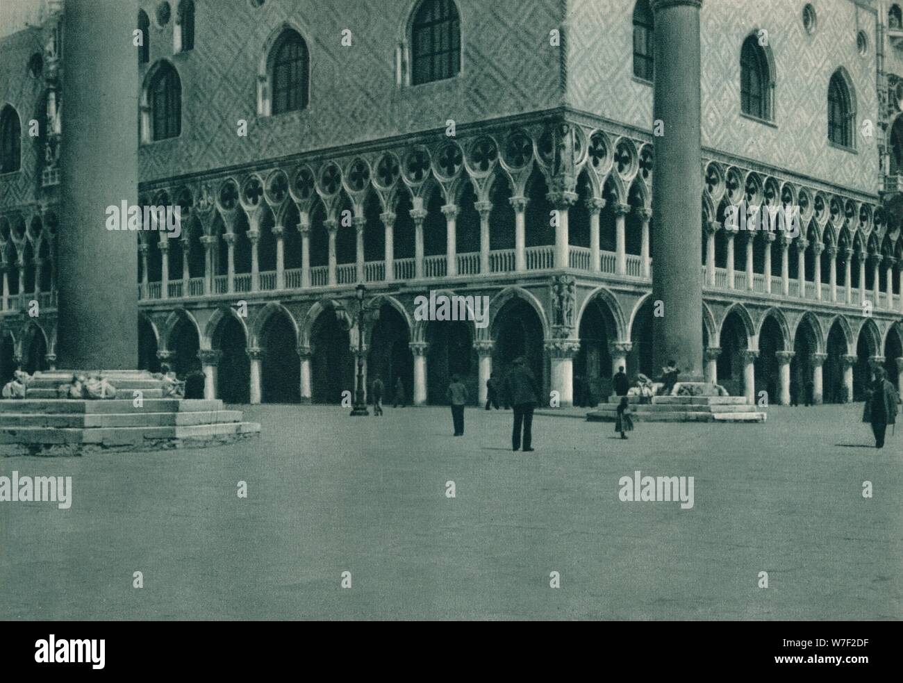 Angolo del Palazzo del Doge sulla piazzetta di San Marco, Venezia, Italia, 1927. Artista: Eugen Poppel. Foto Stock