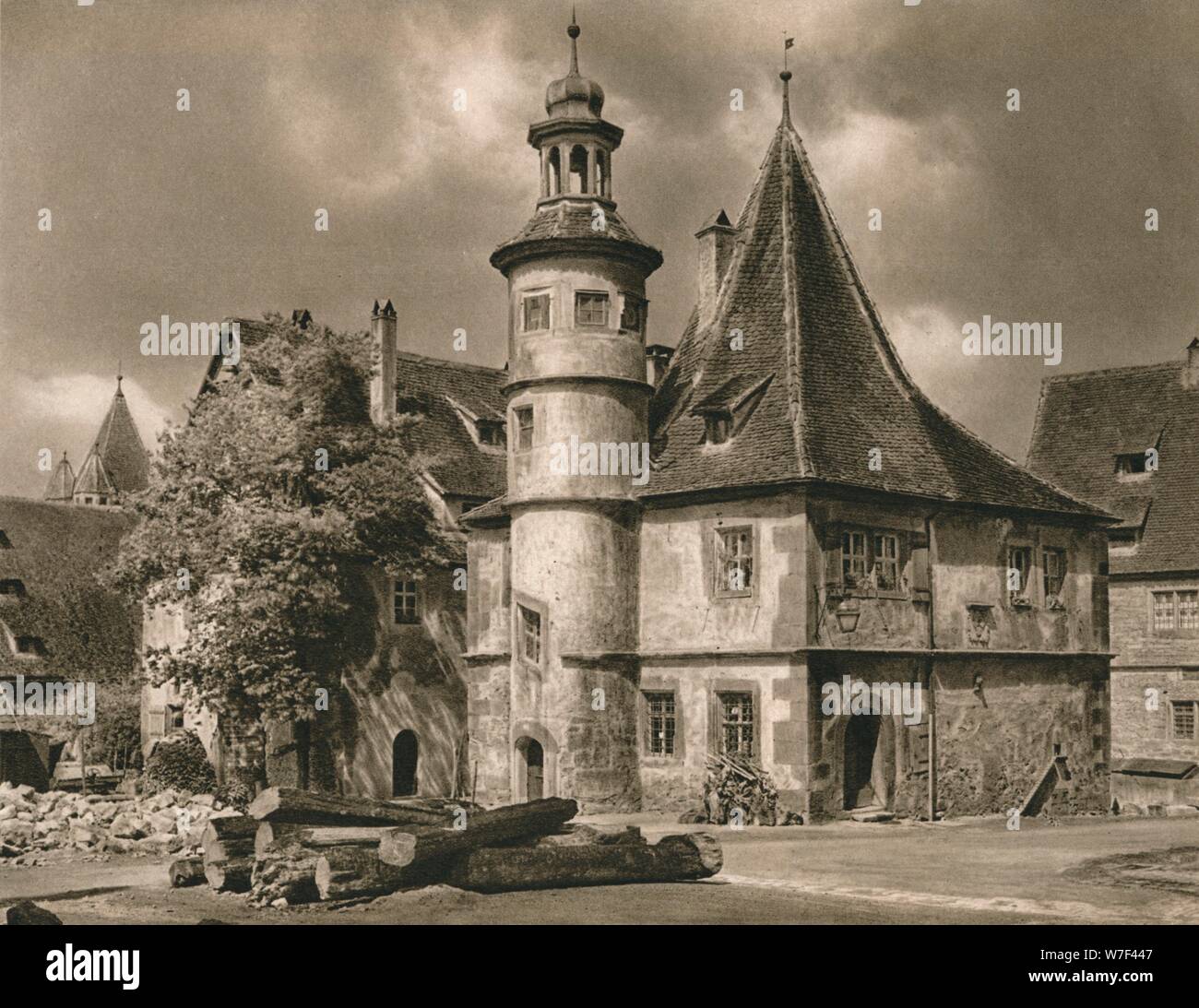 "Rothenburg o. d. T. - Hegereiterhauschen', 1931. Artista: Kurt Hielscher. Foto Stock