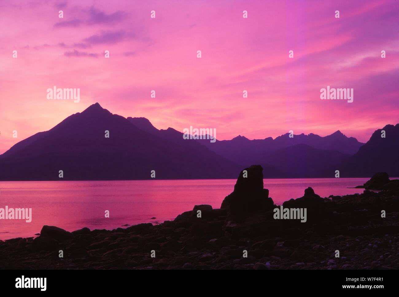 Cuillins da Elgol al tramonto, Skye, Scozia, xx secolo. Artista: CM Dixon. Foto Stock