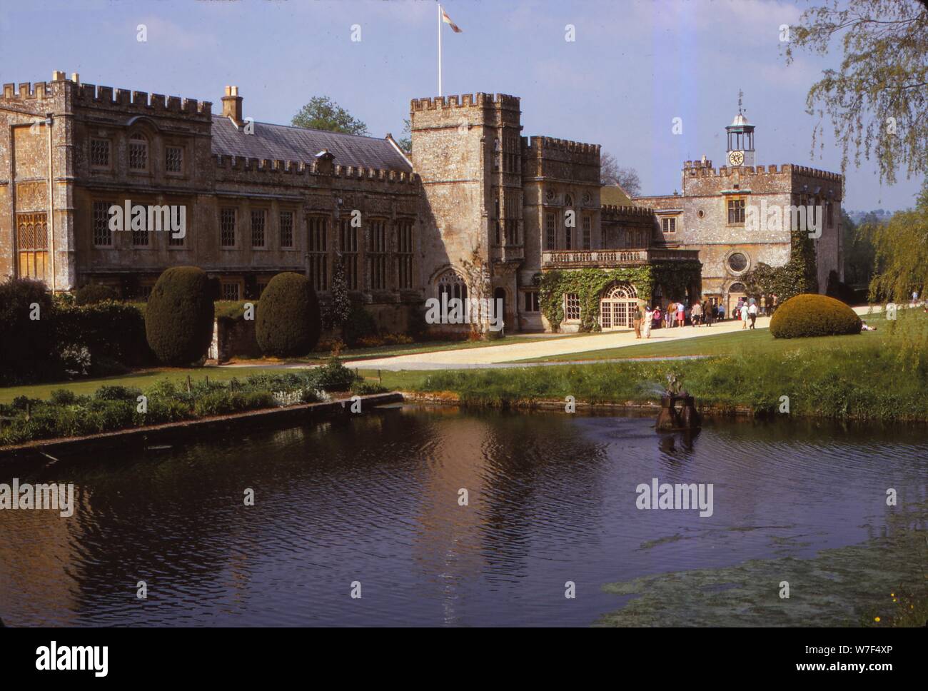 Parte anteriore del sud di Forde Abbey e lunga vasca, Dorset, xx secolo. Artista: CM Dixon. Foto Stock