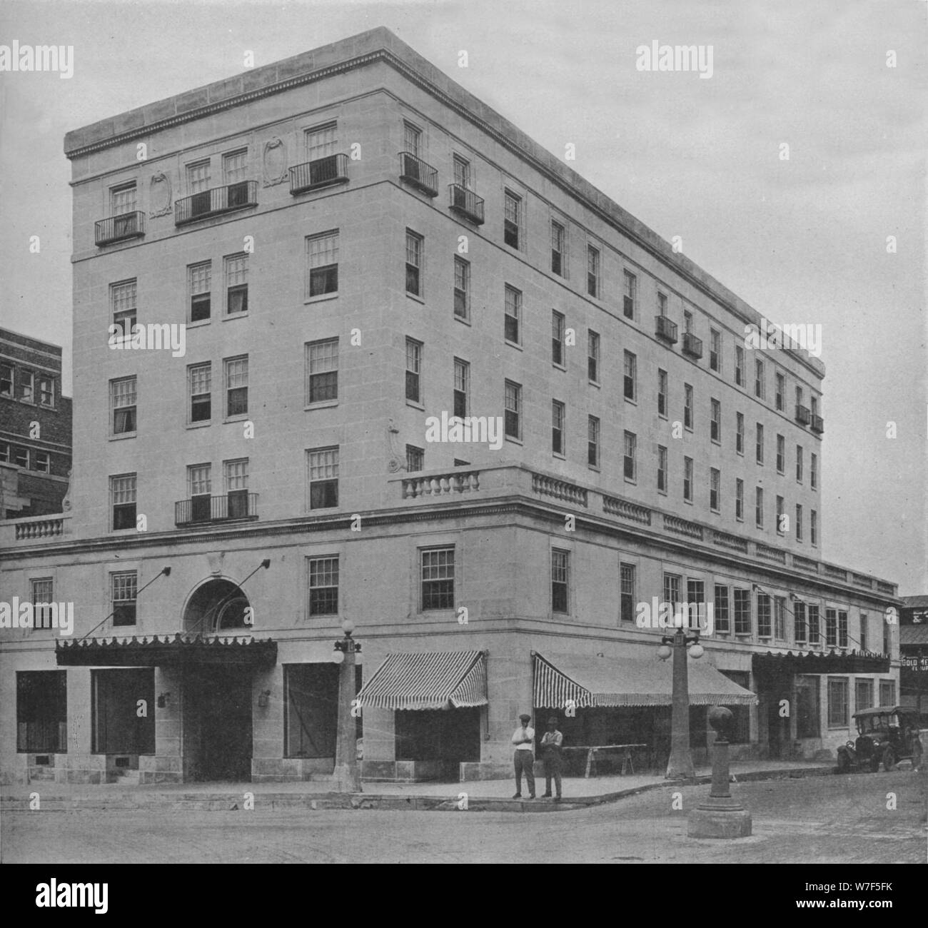 Generale vista esterna, Graystone Hotel, Bedford, Indiana, 1923. Artista: sconosciuto. Foto Stock