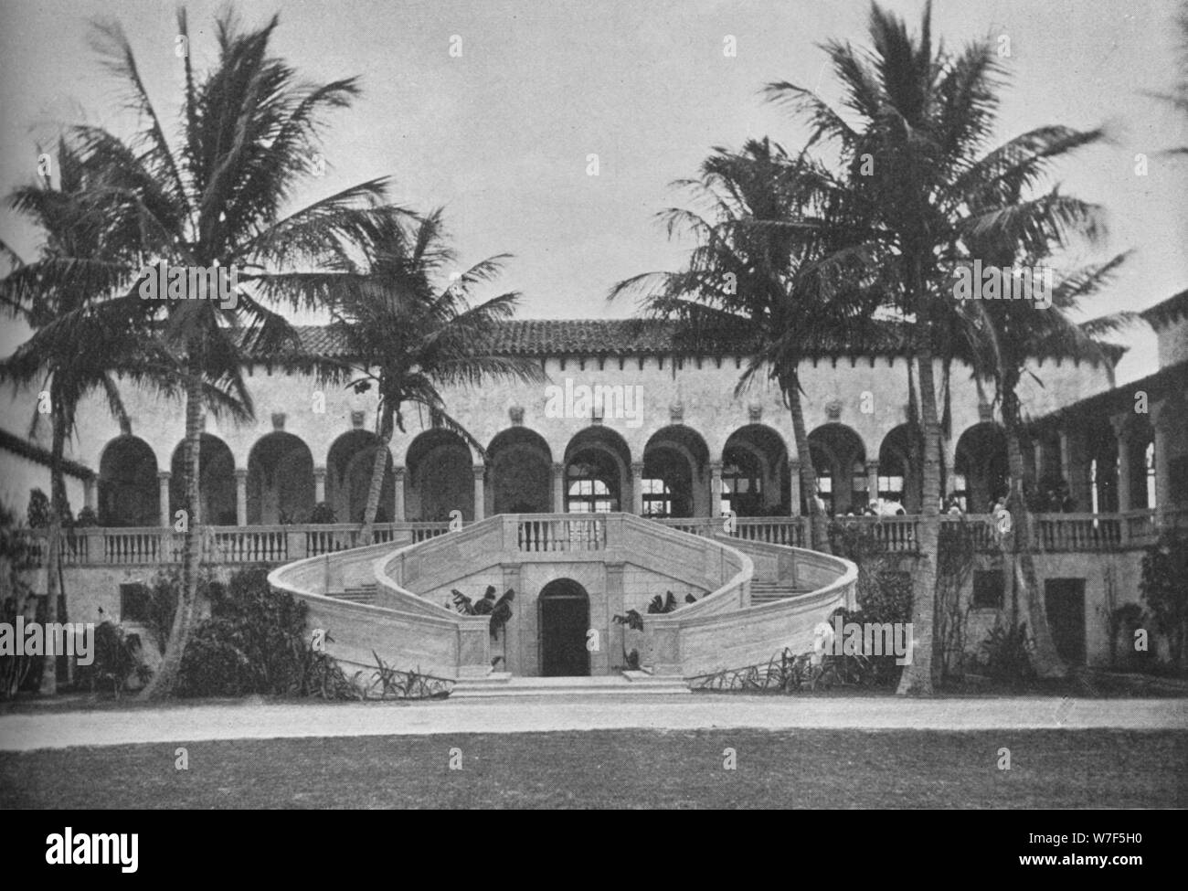 Vista in elevazione frontale del clubhouse, Gulf Stream Golf Club, Palm Beach, Florida, 1925. Artista: sconosciuto. Foto Stock