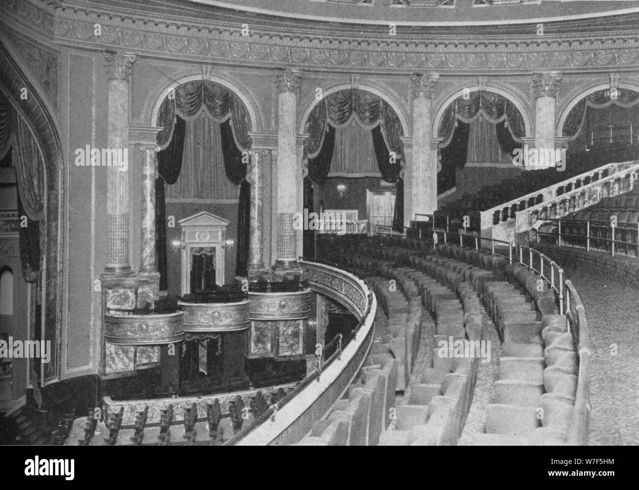 Auditorium dal balcone, il Fox Theatre, Philadelphia, Pennsylvania, 1925. Artista: sconosciuto. Foto Stock
