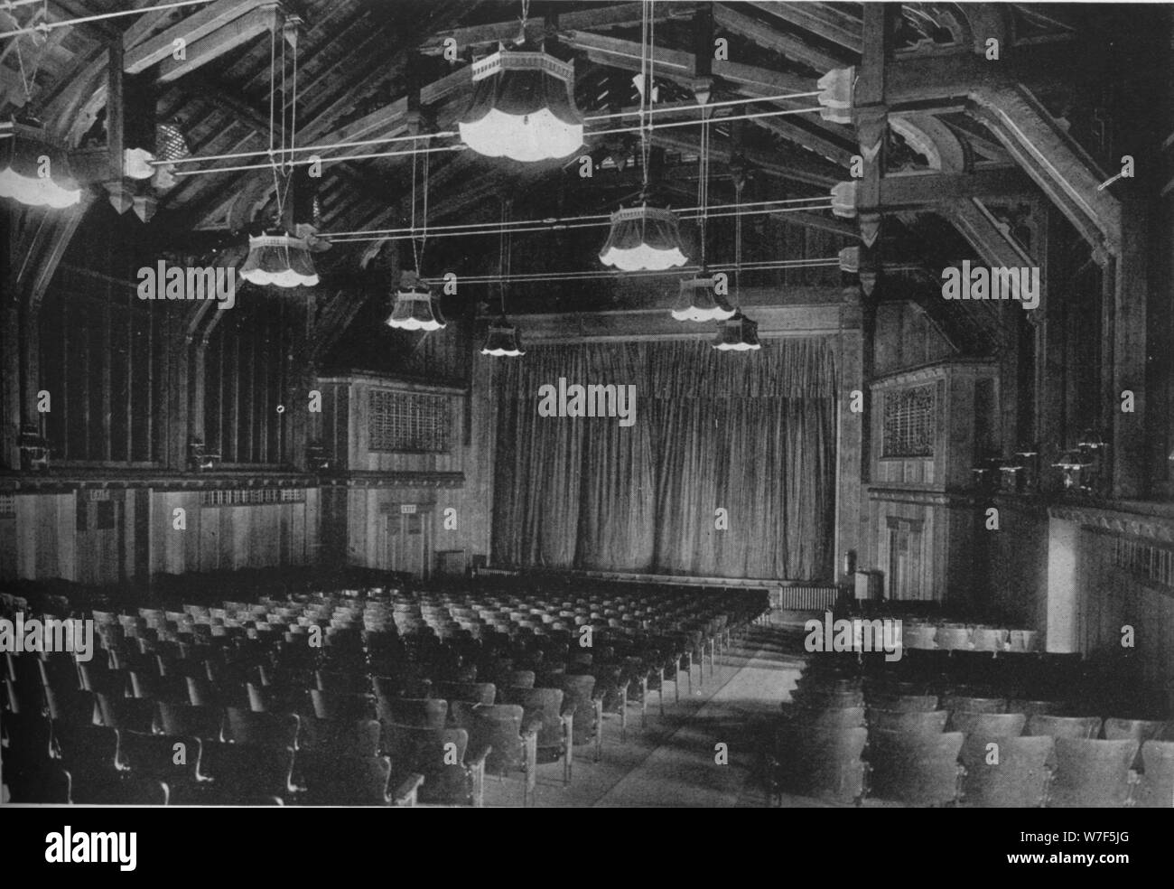 Chiesa-come la progettazione dell' Auditorium di te Winema Theatre, Scotia, California, 1925. Artista: sconosciuto. Foto Stock